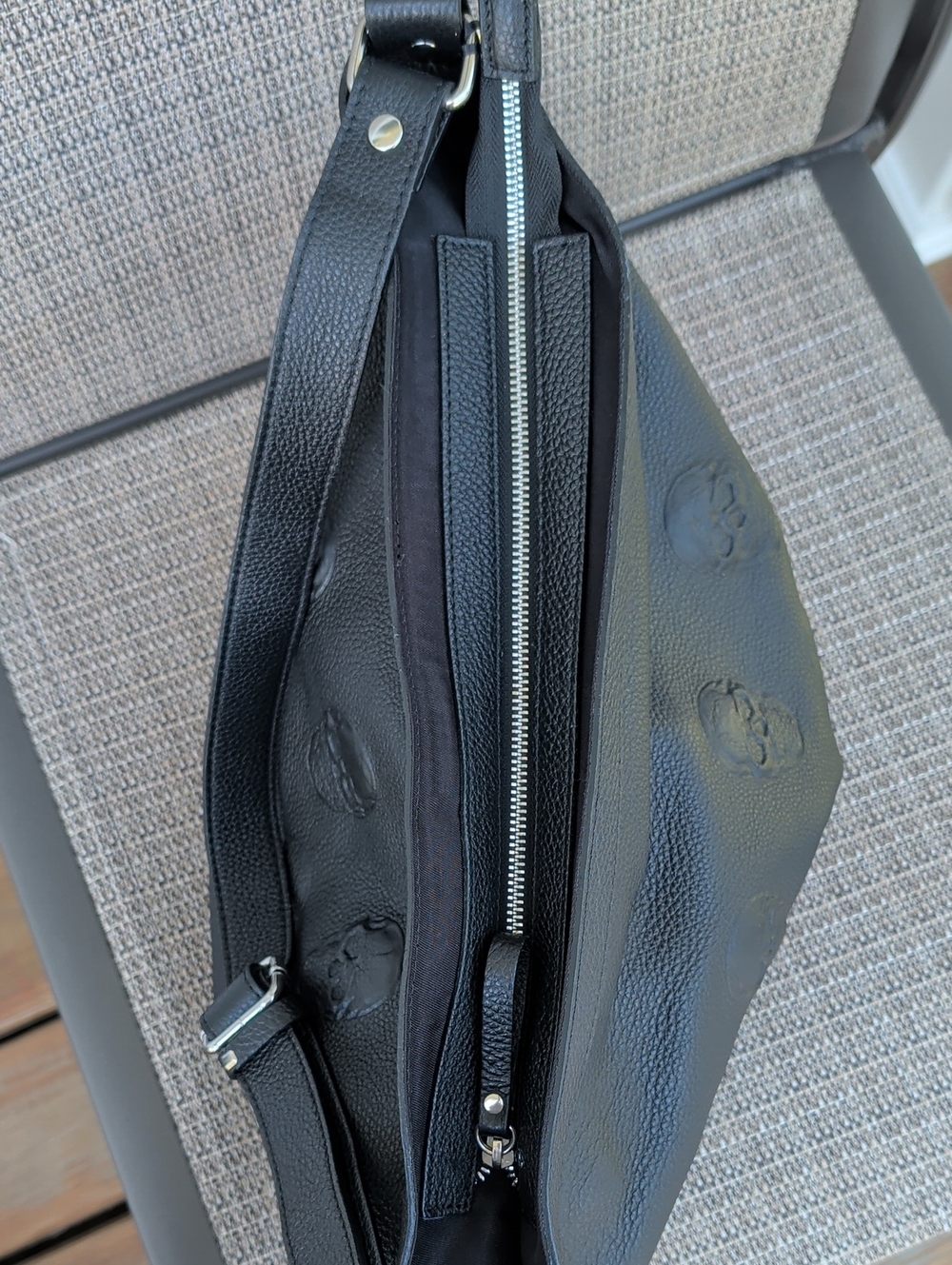 IOpelle Italia Skull Embossed Shoulder/Crossbody Extra Large Hobo (ART 2700) NWT - Picture 11 of 11